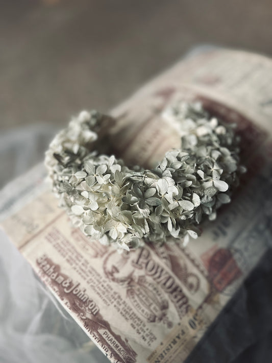 Winter Wonderland Inspired Wedding Crown, Frosty White and Silver Flower Crown for Brides, Hydrangea Tiara, Statement Headband for Wedding