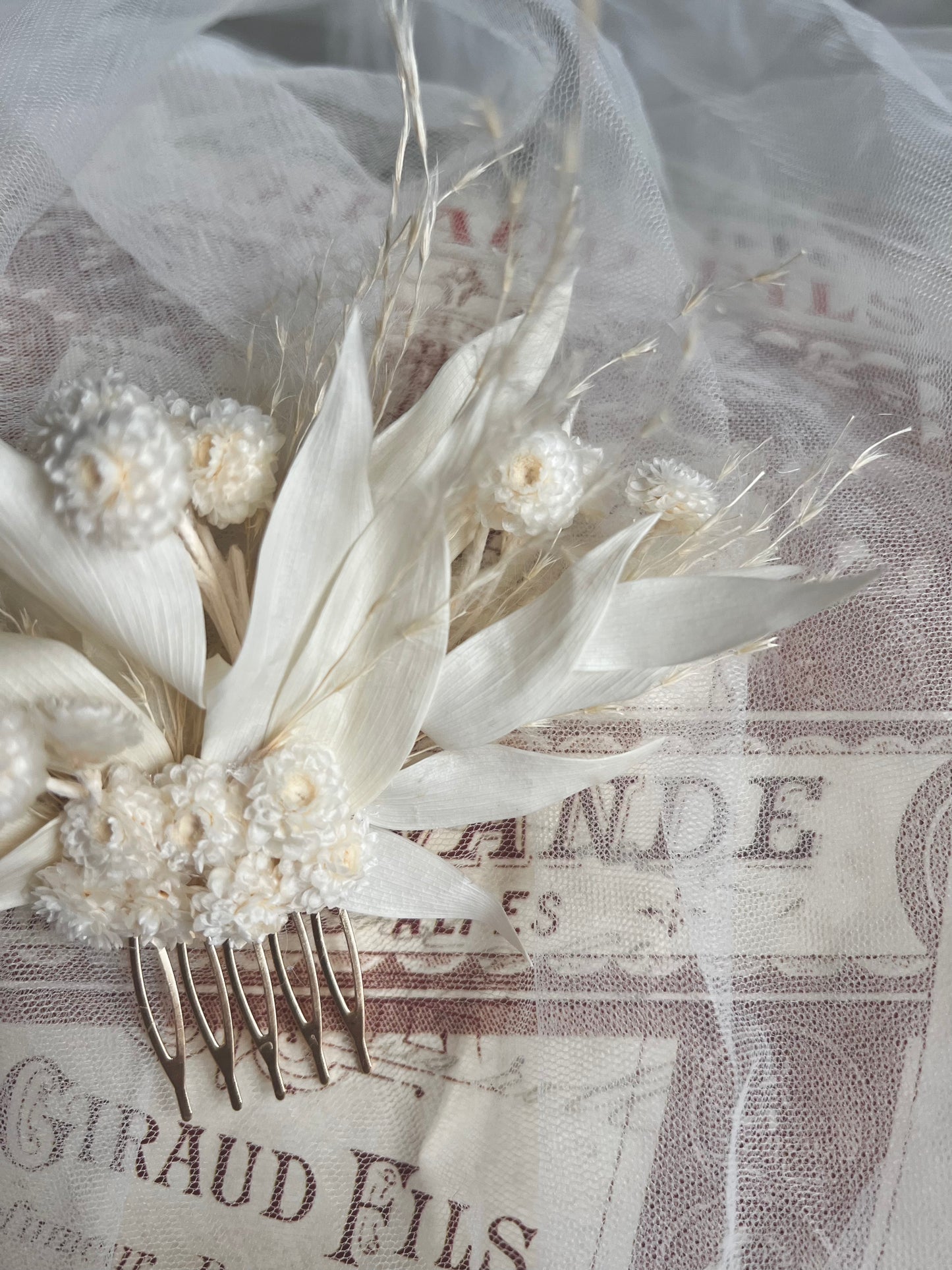 Boho Bridal White Ivory Dried Real Flower Hair Piece, Summer Wedding Romantic Bride Dry Flower Hair Comb, Floral Headpiece