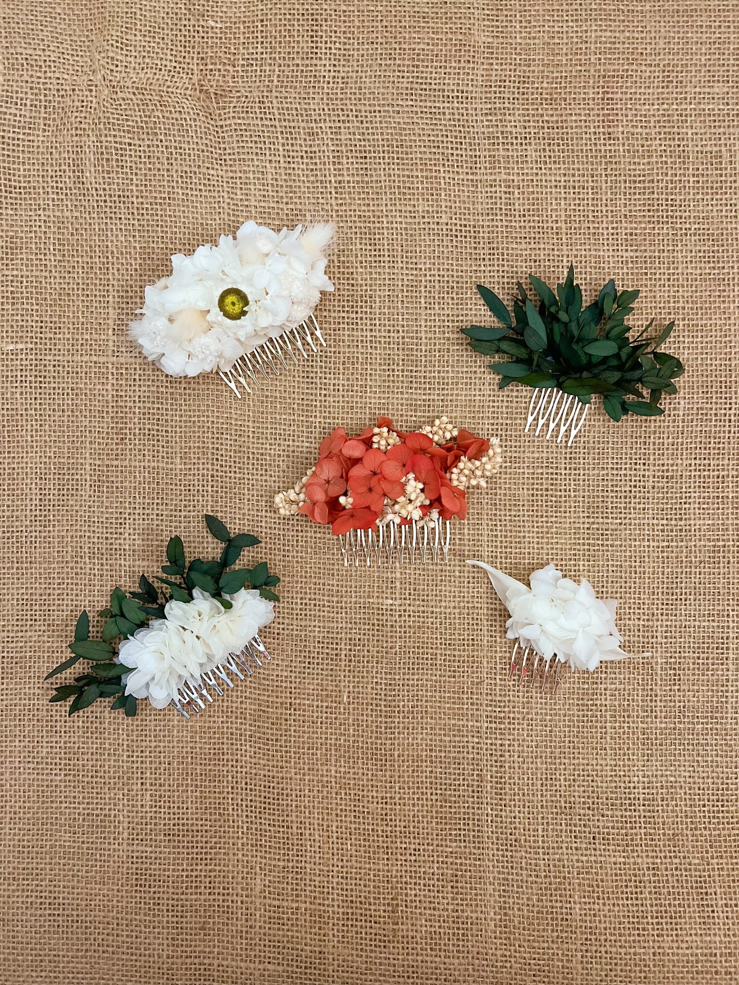Coral Red Floral Comb, Bridal Flower Hair Accessories Red Orange Ivory, Minimalist Boho Wedding Hydrangea Hair Comb for Brides, Dried Flower