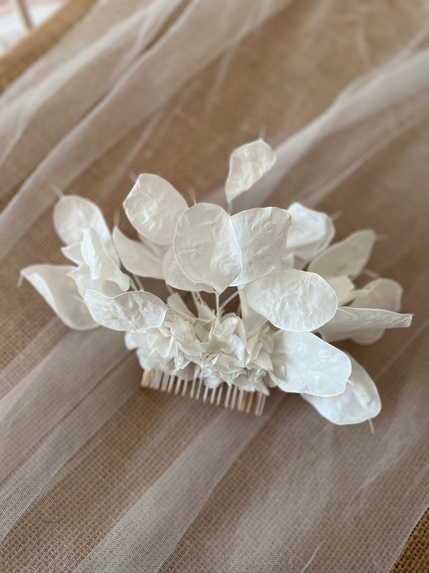 White Floral Statement Hair Comb, Preserved Honesty Headpiece, Modern Lunaria Wedding Headdress, Boho Bridal Hair Accessories