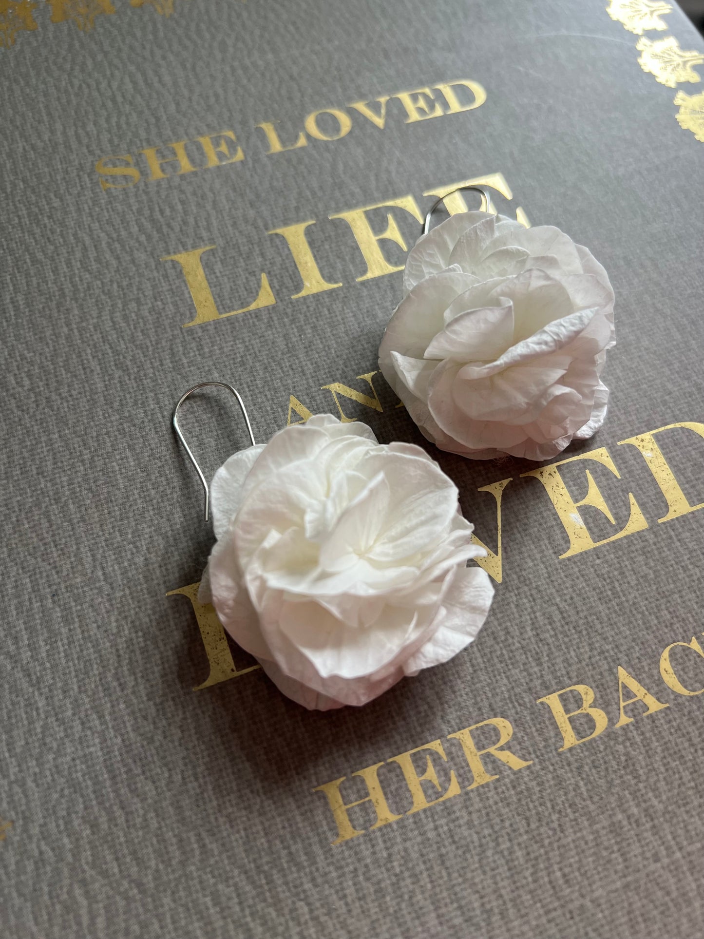 White floral earrings for brides with white preserved hydrangeas, silver plated bridal jewellery, Preserved flower earrings boho wedding