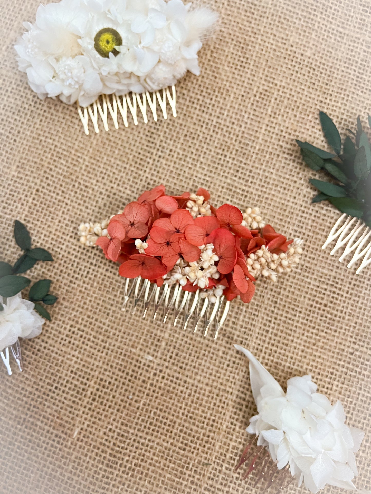 Coral Red Floral Comb, Bridal Flower Hair Accessories Red Orange Ivory, Minimalist Boho Wedding Hydrangea Hair Comb for Brides, Dried Flower