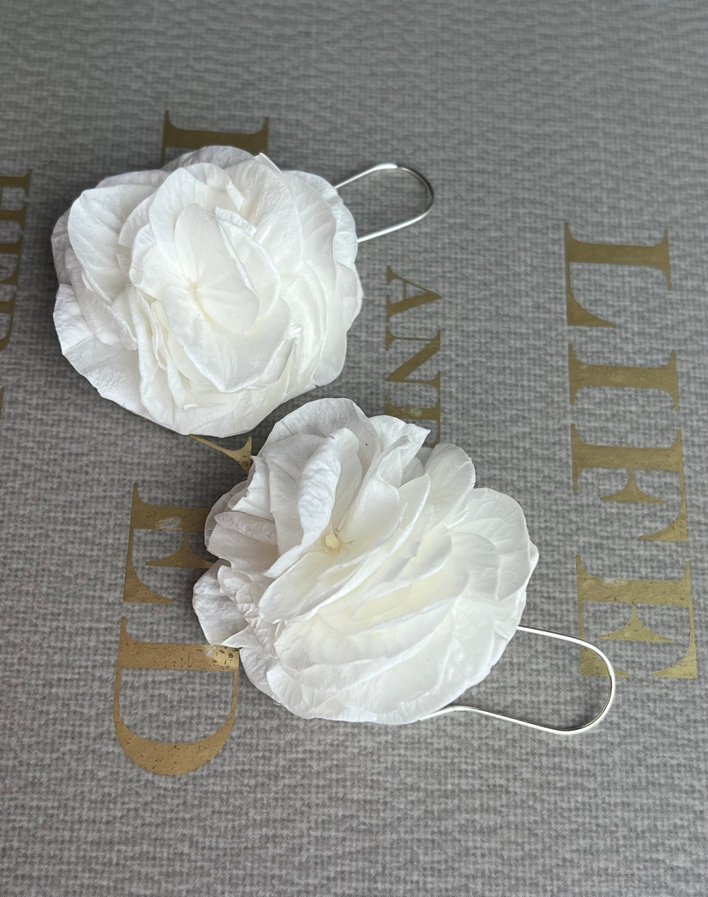 White floral earrings for brides with white preserved hydrangeas, silver plated bridal jewellery, Preserved flower earrings boho wedding
