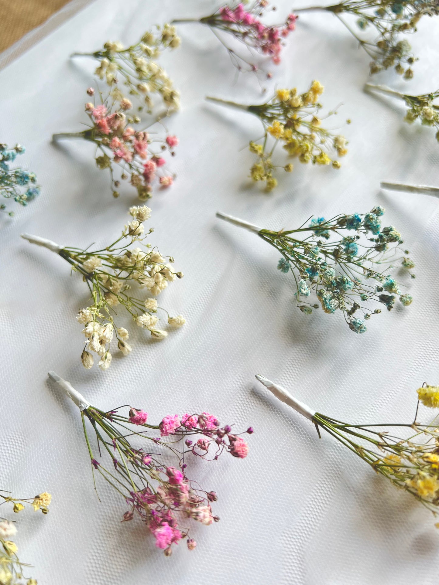 Colourful or White Dried Flower Hair Pins, Gypsophila Babys Breath Colorful Floral Hair Picks, Minimal Bridal Flower Girl Small Hair Piece