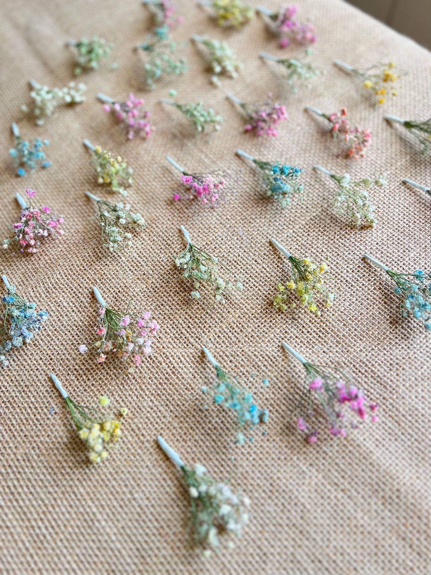 Colourful or White Dried Flower Hair Pins, Gypsophila Babys Breath Colorful Floral Hair Picks, Minimal Bridal Flower Girl Small Hair Piece