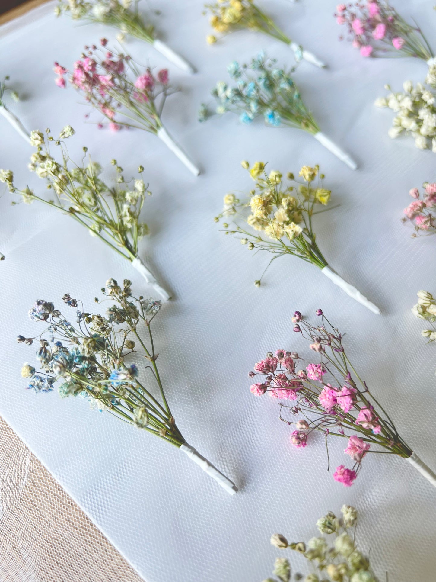 Colourful or White Dried Flower Hair Pins, Gypsophila Babys Breath Colorful Floral Hair Picks, Minimal Bridal Flower Girl Small Hair Piece