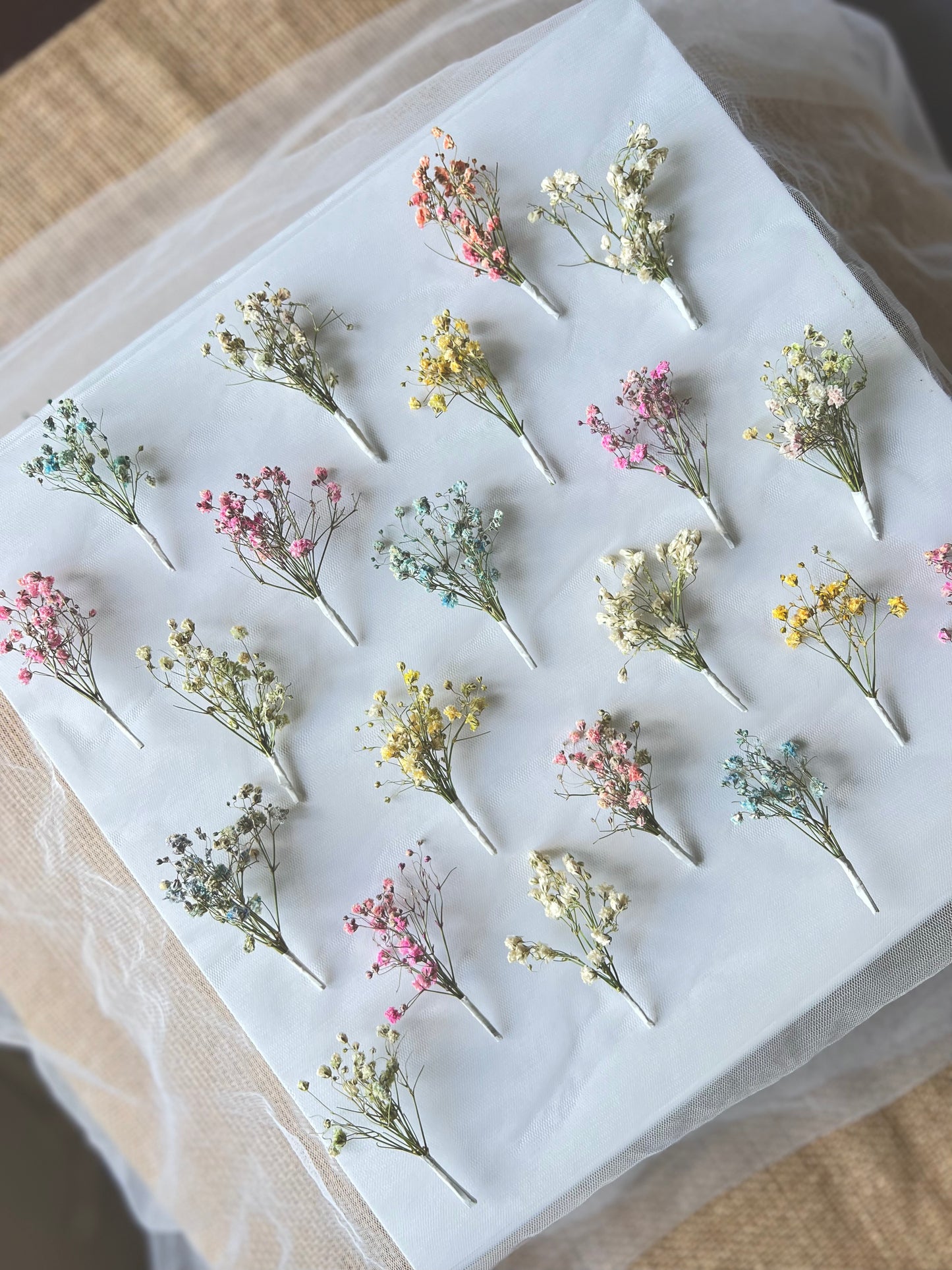 Colourful or White Dried Flower Hair Pins, Gypsophila Babys Breath Colorful Floral Hair Picks, Minimal Bridal Flower Girl Small Hair Piece