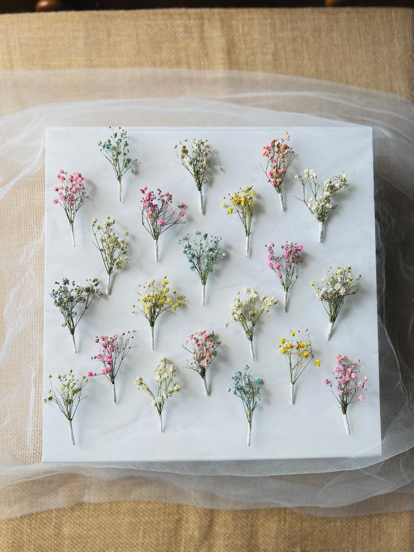 Colourful or White Dried Flower Hair Pins, Gypsophila Babys Breath Colorful Floral Hair Picks, Minimal Bridal Flower Girl Small Hair Piece