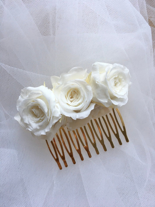 White Rose Hair Comb Small, Minimal Bridal Hair Piece, Preserved Rose Decorative Wedding Side Comb in Gold, Everlasting Flower Updo Hair