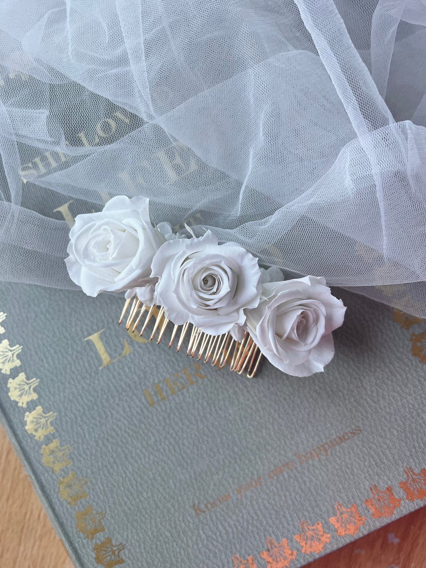 Boho Bridal White Rose Hair Comb, Real Flower Wedding Accessories, Classic Minimalist Floral Comb Gold Silver, Romantic Bride Updo HairPiece
