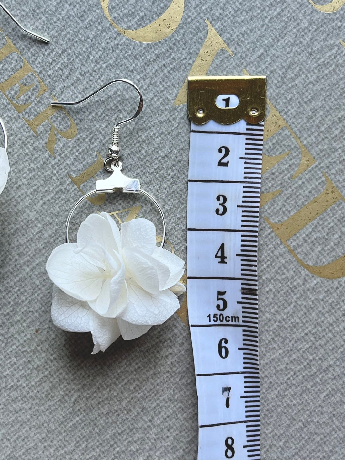 Minimal Real Flower Drop Earrings White, Bridesmaids Jewellery Gifts, Dried Everlasting Bridal Earrings in Silver, Boho Wedding Accessories