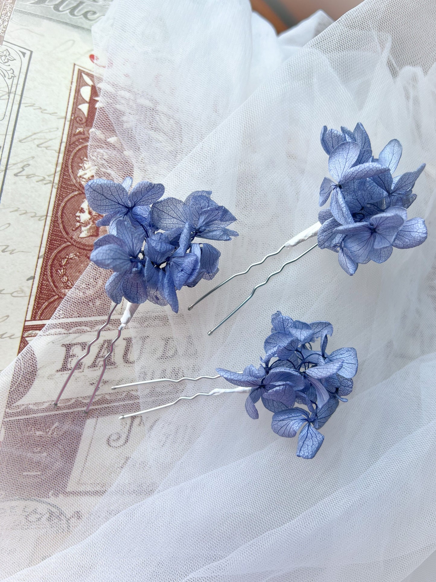 Dusty Blue Dried Flower Mini Hair Pins, Minimalist Wedding Hair Piece, Blue Beach Wedding Minimal Floral Hair Sprig, Hair Pin Set for Brides