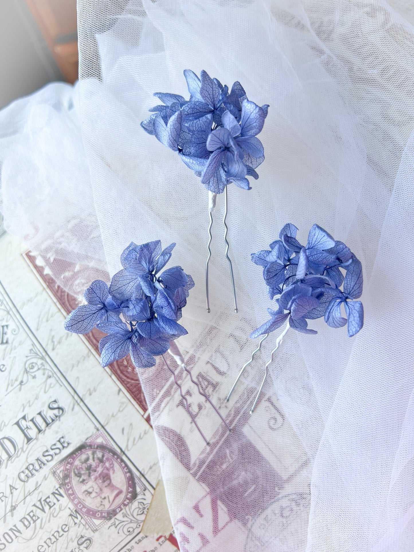 Dusty Blue Dried Flower Mini Hair Pins, Minimalist Wedding Hair Piece, Blue Beach Wedding Minimal Floral Hair Sprig, Hair Pin Set for Brides