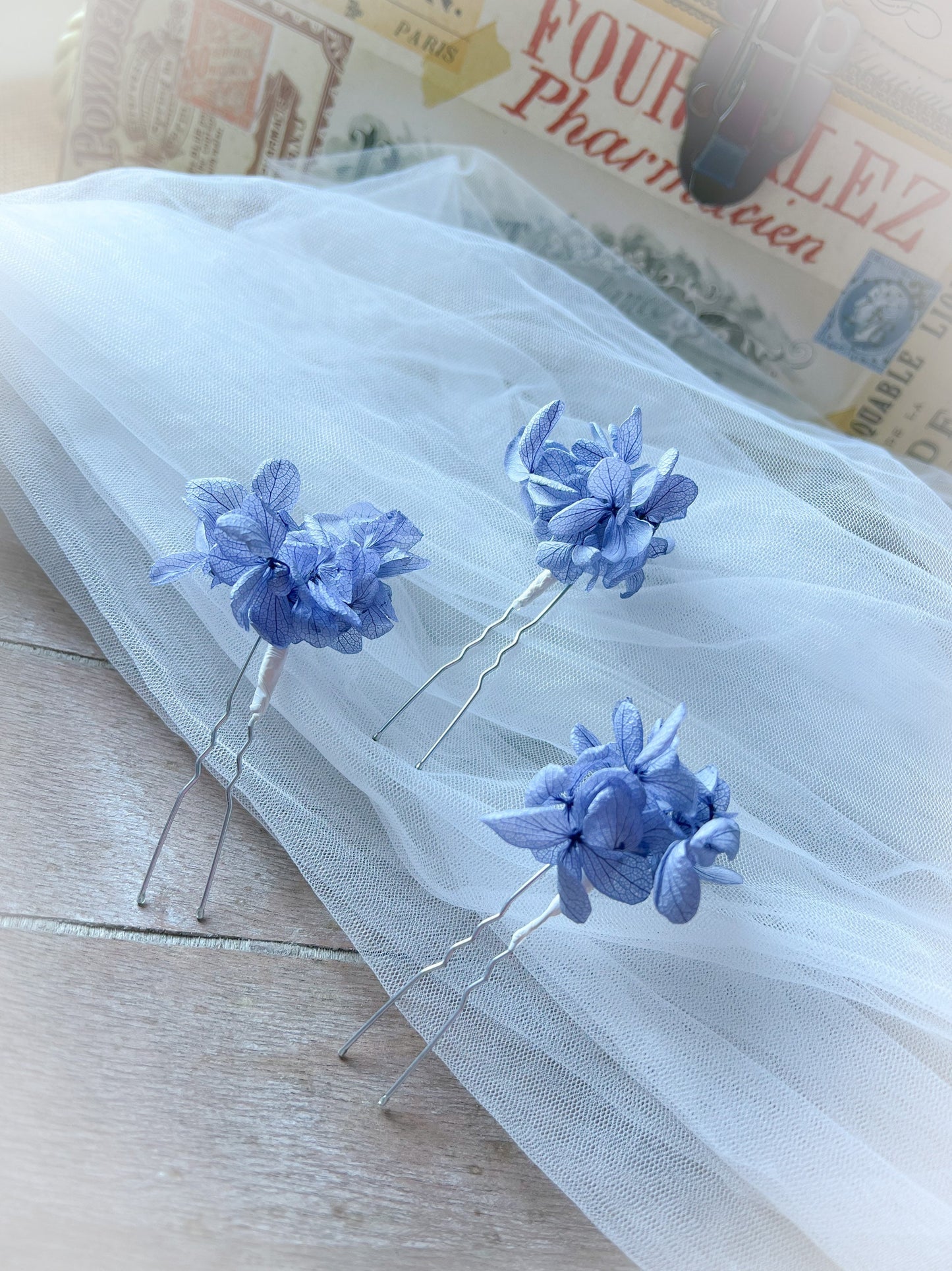 Dusty Blue Dried Flower Mini Hair Pins, Minimalist Wedding Hair Piece, Blue Beach Wedding Minimal Floral Hair Sprig, Hair Pin Set for Brides