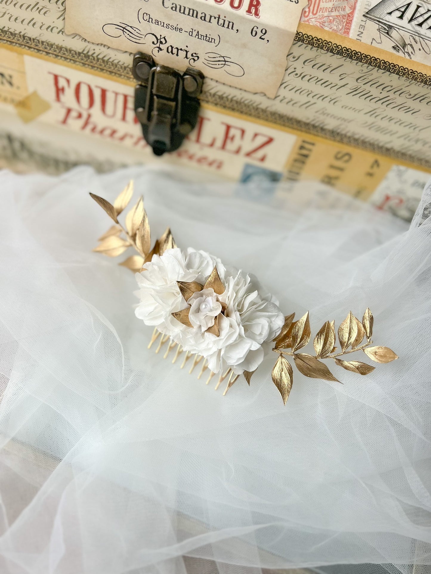 Gold and White Boho Bridal Everlasting Flower Comb, Preserved Hydrangea Italian Ruscus Wedding Hair Comb, Dried Flower Accessories for Bride