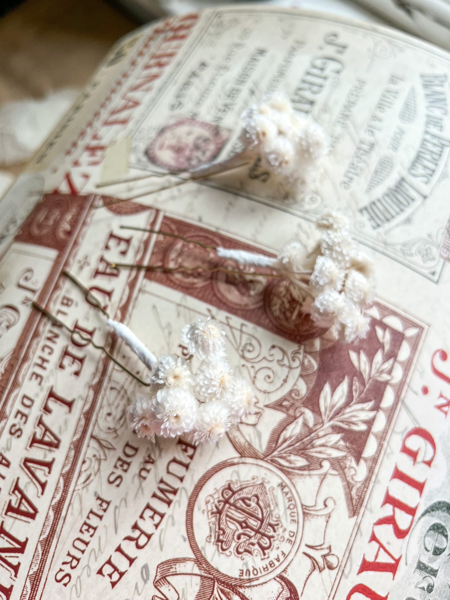 White Dried Flower Hair Pins for Brides, Minimal Wedding Floral Hair Pin Sets, Garden Wedding Mini Flower Bridal Accessories