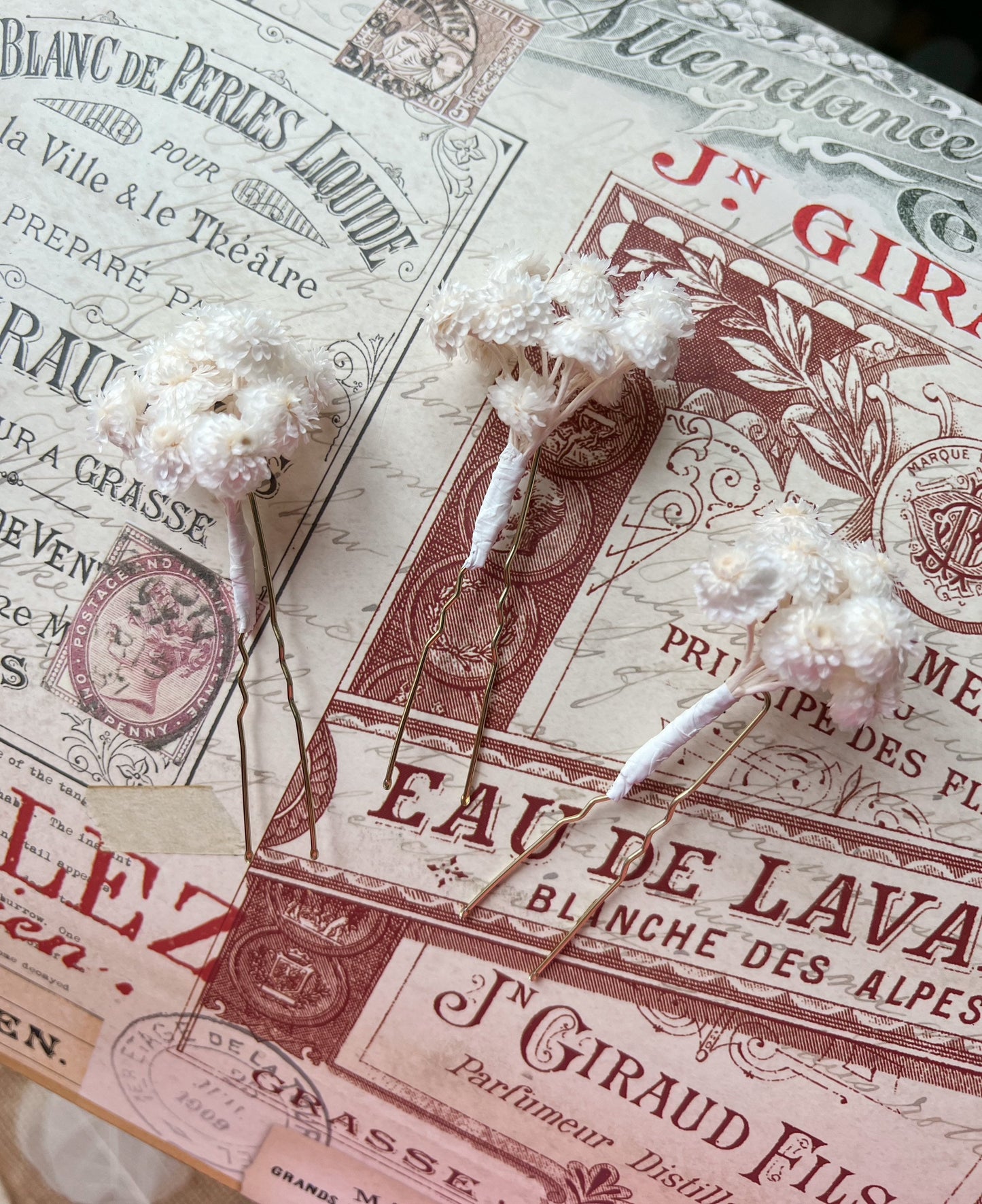 White Dried Flower Hair Pins for Brides, Minimal Wedding Floral Hair Pin Sets, Garden Wedding Mini Flower Bridal Accessories