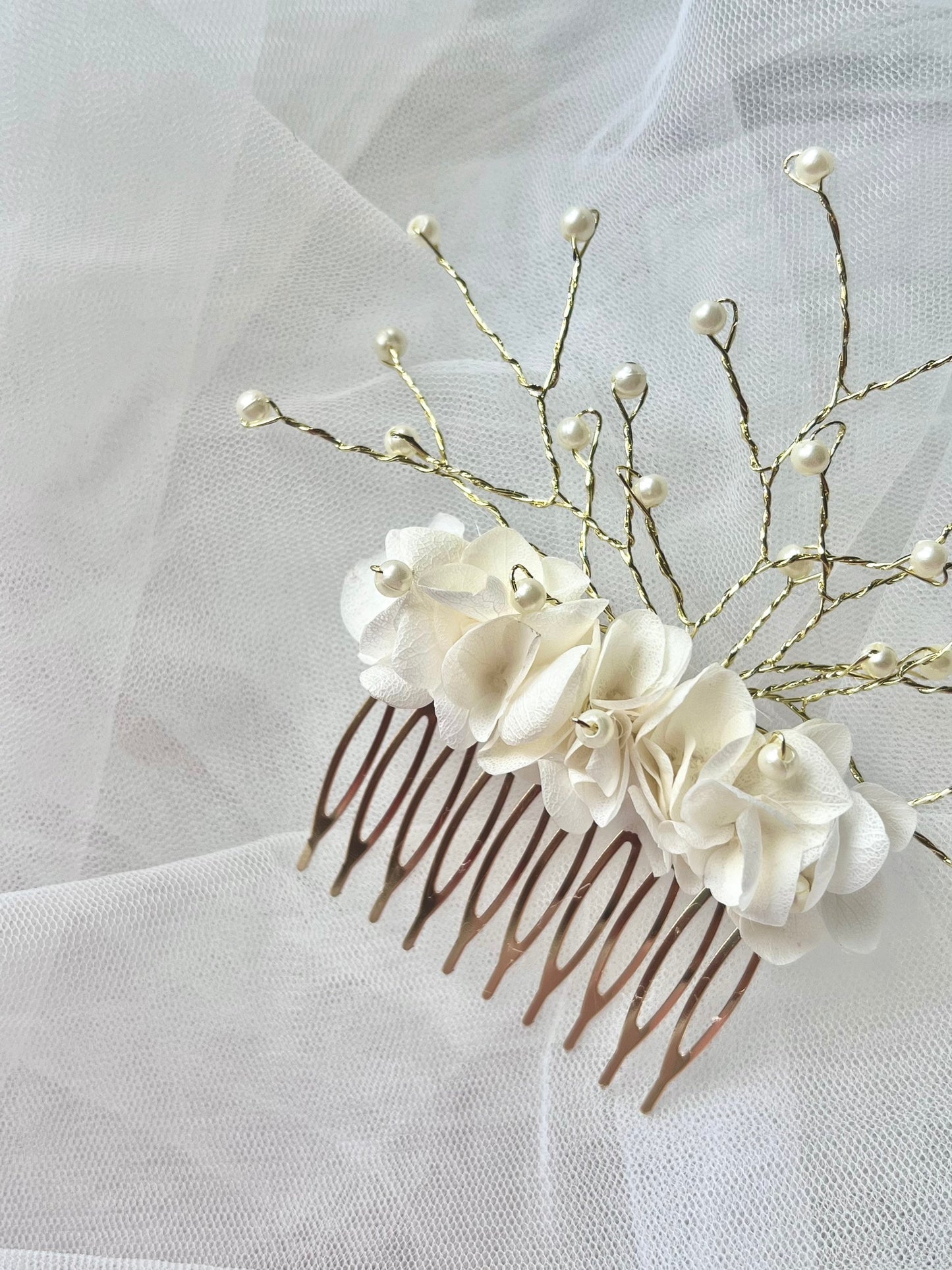 Boho Wedding Flower Hair Comb White and Gold Hair Accessories for Bride, Classic Ivory Flower Wedding Hair Piece Pearl