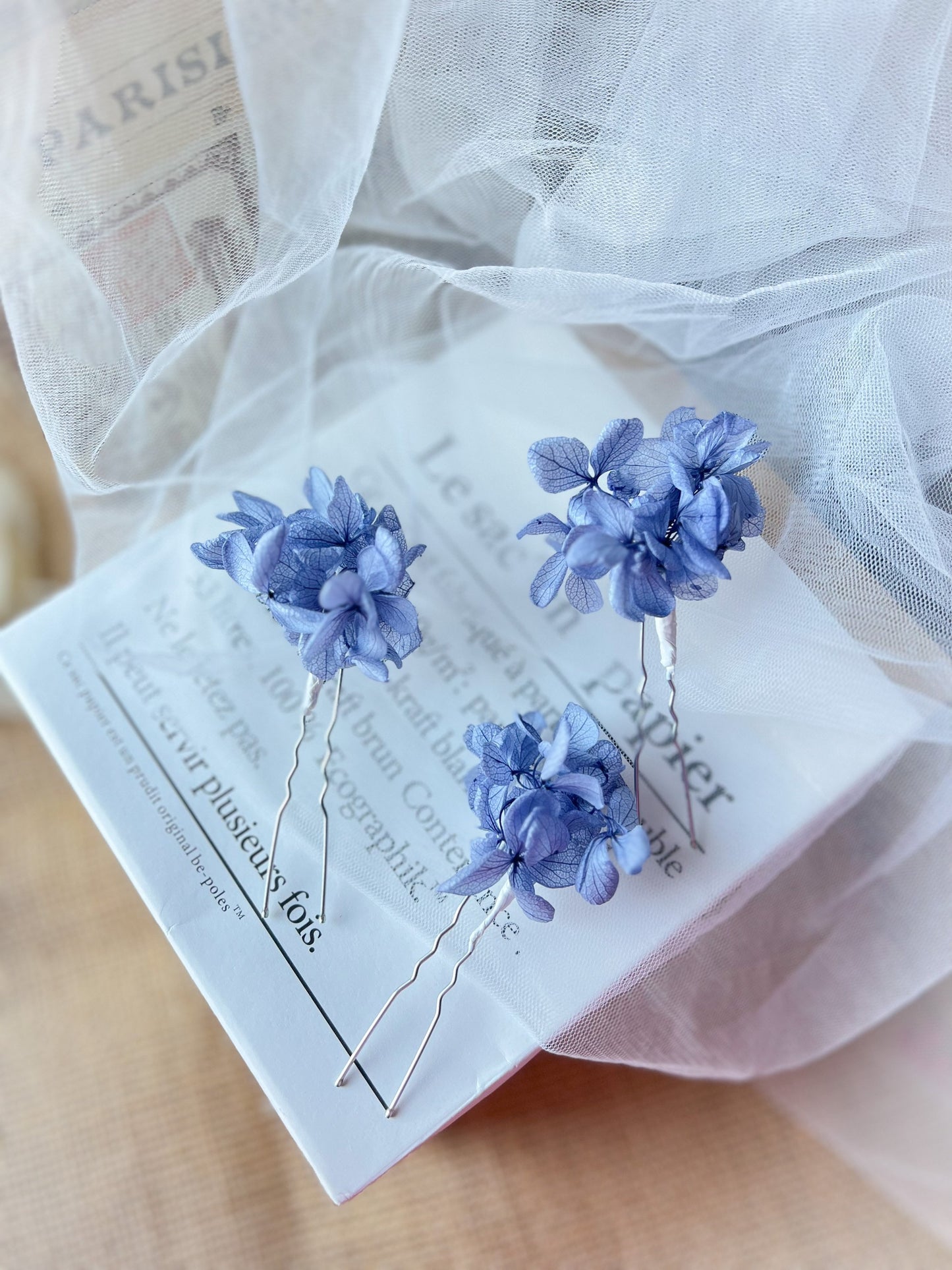 Dusty Blue Dried Flower Mini Hair Pins, Minimalist Wedding Hair Piece, Blue Beach Wedding Minimal Floral Hair Sprig, Hair Pin Set for Brides